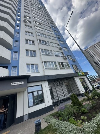 Простора квартира з початковим  ремонтом ! ЖК Атлант - фото 1