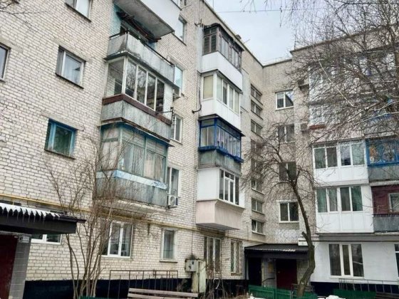 Продам 2-х к.кв.в с.Коцюбинське,під ремонт,загал.пл.48 м.кв.гарне планування. Коцюбинське