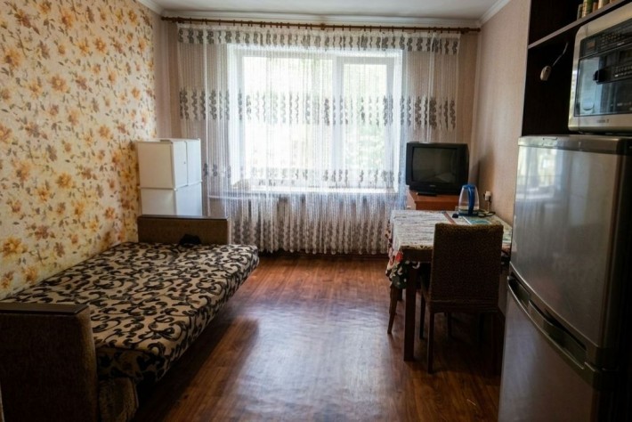 Продам в центрі міста Лубни квартиру / кімнату - фото 1
