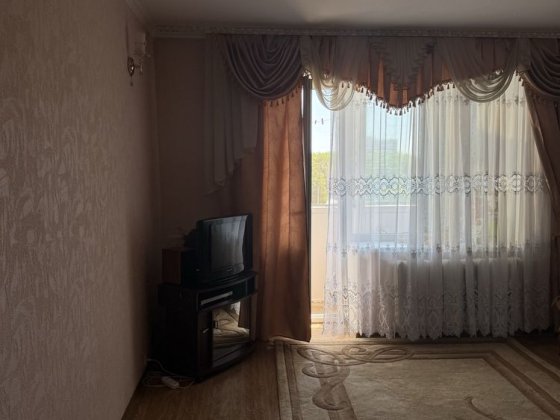 Продам 1-кімнатну квартиру Лозовая