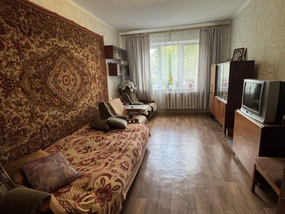 Продам 2-х кімнатну квартиру на 5- му мікрорайоні Лозовая