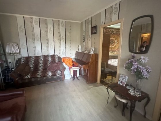 Продам 3-х кімнатну квартиру у центі  м. Лозова Лозовая