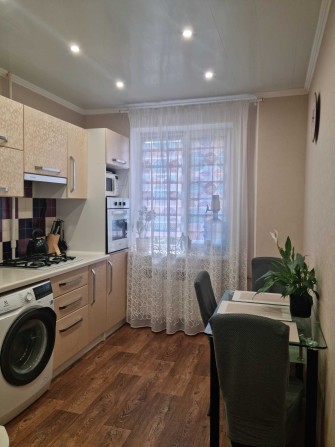 Продам 3-и кімнатну квартиру на 3-му мікрорайоні з ремонтом та меблями - фото 1