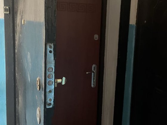 Продам 2х кімн на 1 мікрорайоні, без оренди Лозовая