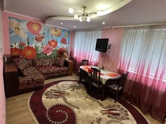 Продається  3-кімнатна квартира  у самому центрі міста + гараж Могилев-Подольский