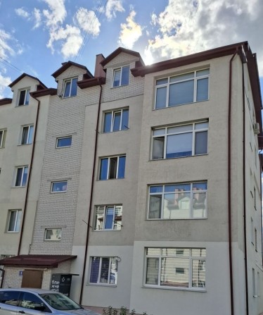 Двокімнатна квартира в затишному будинку із загородженим подвір'ям - фото 1