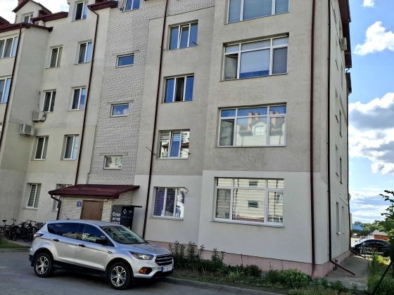 Двокімнатна квартира в затишному будинку із загородженим подвір'ям Нетішин