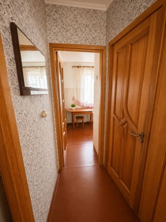 Продам 2-кімнатну квартиру в м. Звягель , деталі стосовно ціни по номеру телефону ( пишіть у вайбер) - фото 1