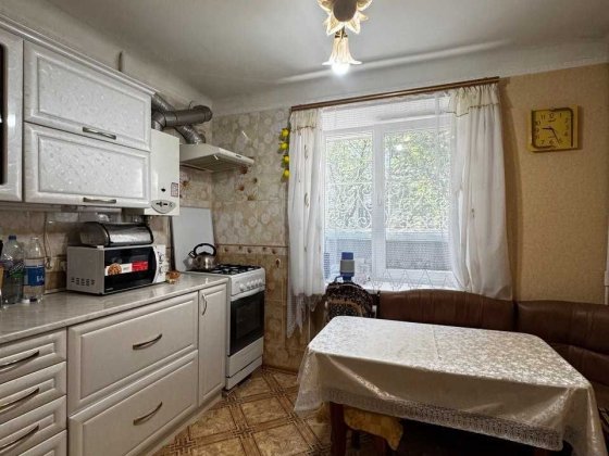 Продаж 3-кімнатної квартири 76 кв. м  з автономним газовим опаленням Самар
