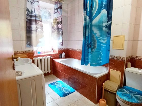 Продам 3 комнатную сталинку . АГВ.Центр Самар