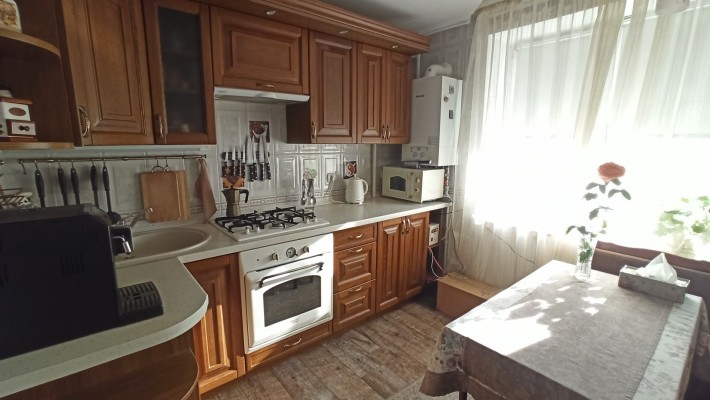 Продам хорошую 3-к. квартиру с ремонтом и газовым отоплением - фото 1