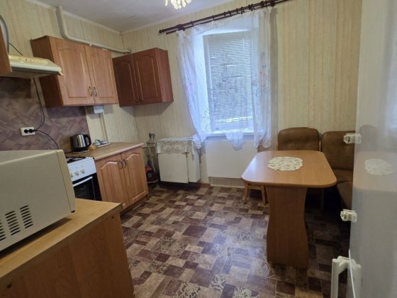Продам 1-кімнатну з великою кухнею Самар
