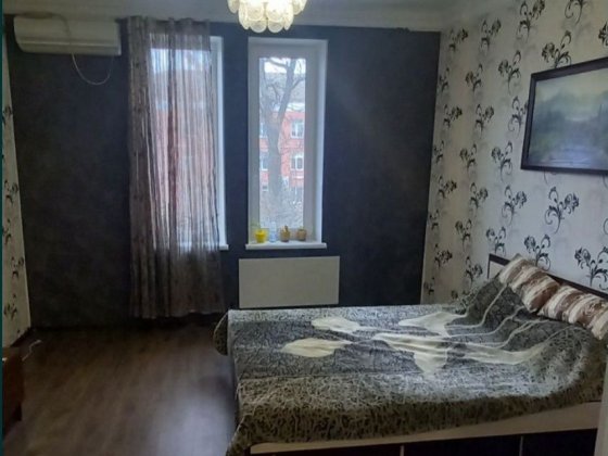 Продам 2-к. квартиру (сталинку) в самом центре с индивидуальным отоплением Самар