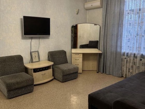 Продам 2 комнатную квартиру Сталинку в центре города. Самар