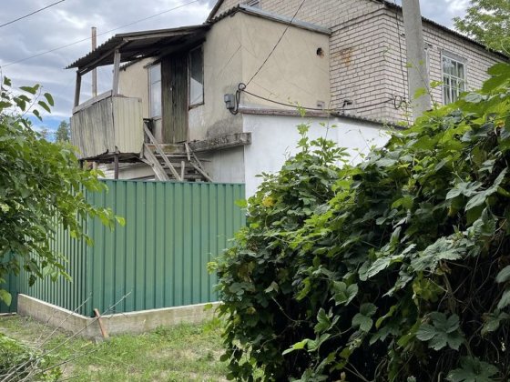 Продається 2 кімн квартира зі своєю землею біля річки Самар