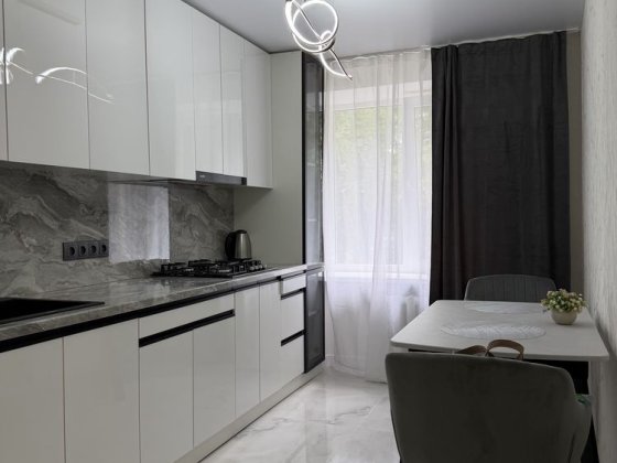 Продам 3-х квартиру район Літак Самар
