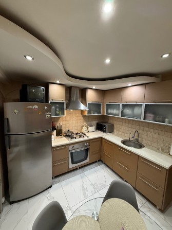 Продам в центре 3-х комнатную квартиру г. Павлоград - фото 1