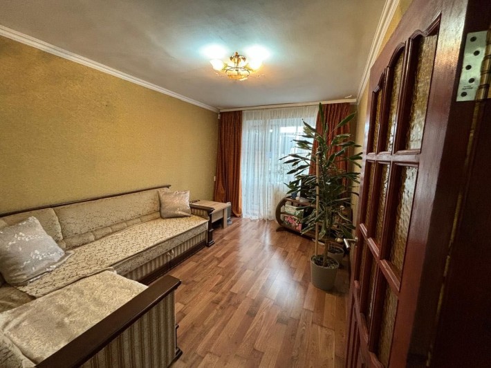 Продам простору 3-кімнатну квартиру в центрі м. Ромни - фото 1
