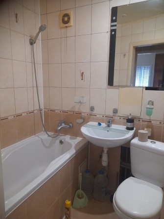 АН  продам 2 х кім.квартиру центр біля ринку - фото 1