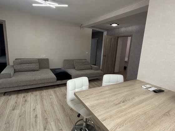 Продаж 4-кімнатної квартири Самар
