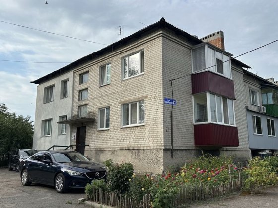 Продам затишну   2–кімнатну квартиру від власника з меблями(тихий,спокійний р-н Поштовий,чудове місц Смела