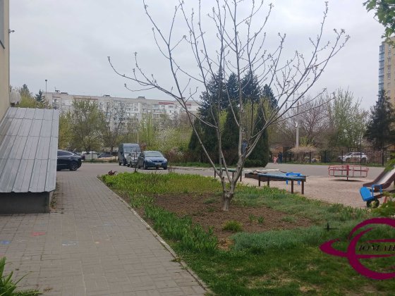продається 2кімнатна квартира Смела