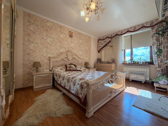 Продаж Ексклюзивної 3-кімнатної квартири (80м.кв.Власне опалення.) Вул. Гайдамацька. Стрый