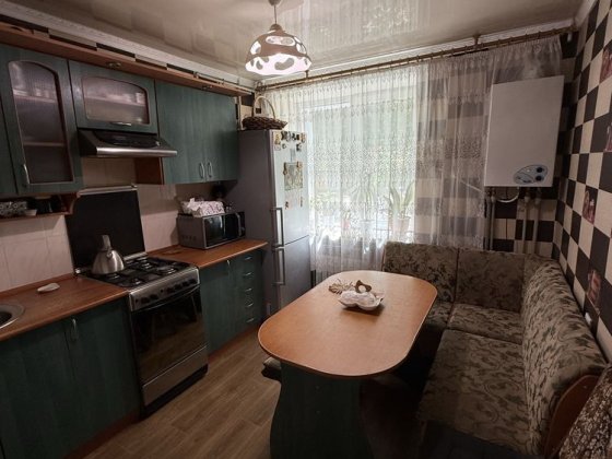 Продається 3-кімнатна квартира на 1 поверсі в центрі міста Фастів Фастов