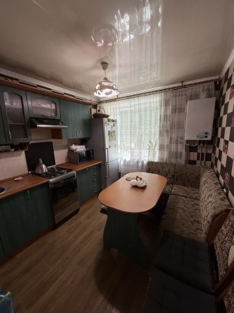 Продається 3-кімнатна квартира на 1 поверсі в центрі міста Фастів - фото 1