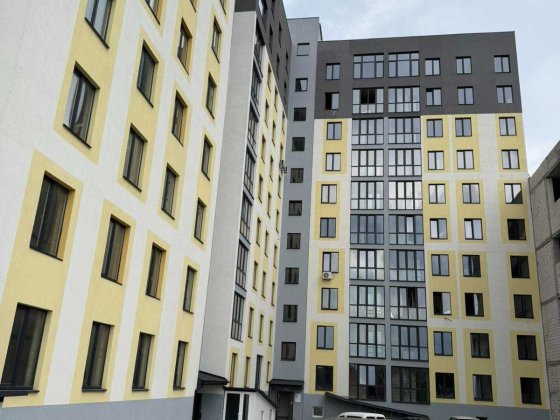 Продається простора 2-кімнатна квартира в сучасній новобудові в м.Умань (центр міста) Умань