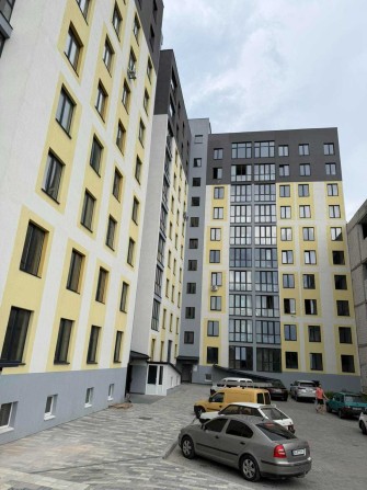 Продається простора 2-кімнатна квартира в сучасній новобудові в м.Умань (центр міста) - фото 1