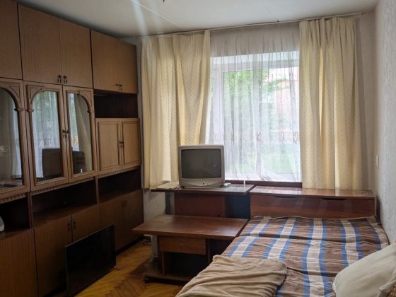 Двокімнатна в центрі з окремими кімнатами підходить під державні програми Шептицький