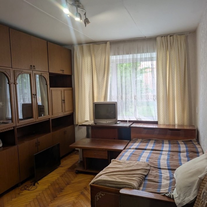 Двокімнатна в центрі з окремими кімнатами підходить під державні програми - фото 1