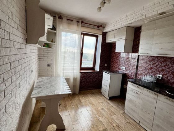 2-кімнатна квартира Шостка 49 м² з ремонтом готова до проживання Шостка
