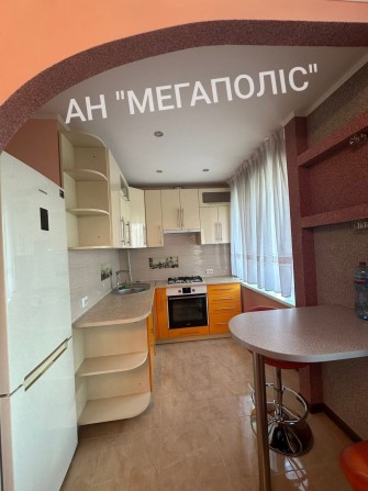 Продається 2 - кімнатна квартира з ремонтом в Шептицькому - фото 1