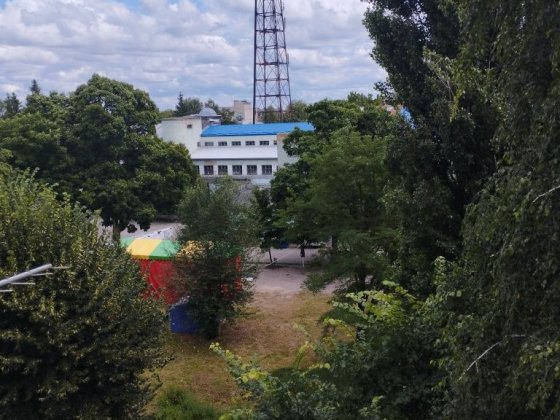 Квартира двух комнатная в центре цена 20000у.е. Шостка