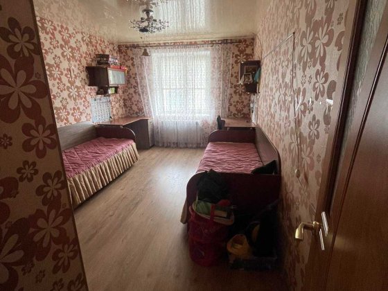 Продаж двокімнатної квартири з автономним опаленням, 52,9 кв.м., вул. Миру, з металевим гаражем біля Шостка