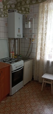 Продаётся 2х комнатная квартира на 1 этаже возле 3 поликлиники. - фото 1