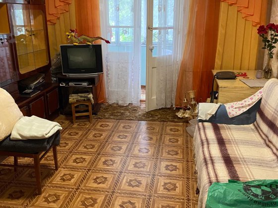 Продам двух комнатную  квартиру. Нікополь