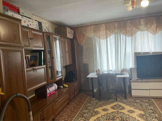 Продається 3-кімнатна квартира ,4/5 поверх.Частково з ремонтом.Торг можливий. Южноукраинск