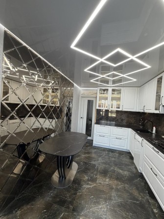 Продам 2 км квартиру з дизайнерським ремонтом - фото 1