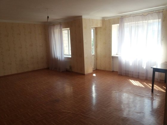 Продам квартиру свободной планировки Синельниково