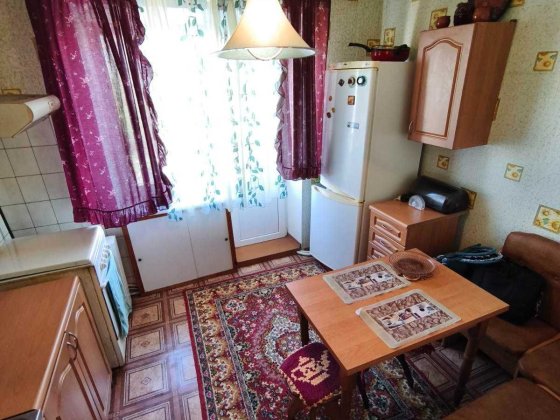 Продам 3-кімнатну квартиру(окремі кімнати),балкон,лоджія,індивідуальне газове опалення,меблі та техн Синельниково