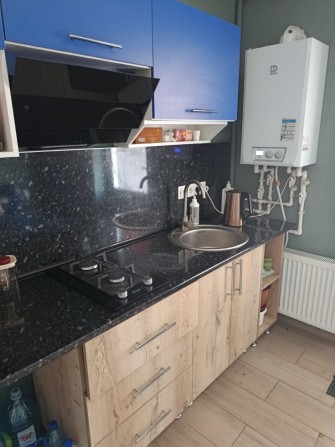 Продам 3-х кімнатну квартиру з ремонтом - фото 1