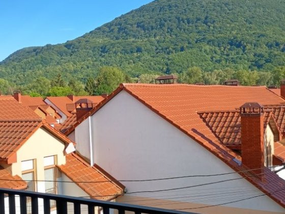 Продається видова 2-к. квартира Тячів