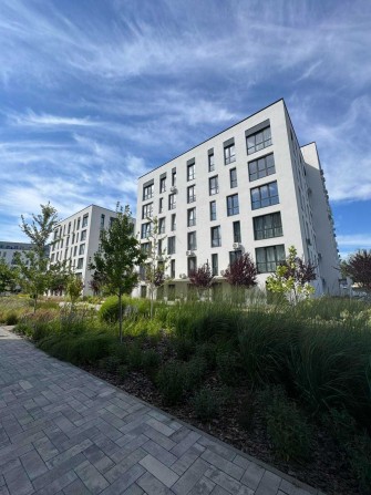 Продаж просторої світлої квартири в закритому житловому комплексі - фото 1