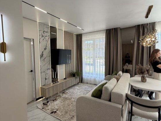 Продам 2 кім.квартиру з дизайнерським ремонтом, з терасою в ЖК Долішній Крихівці