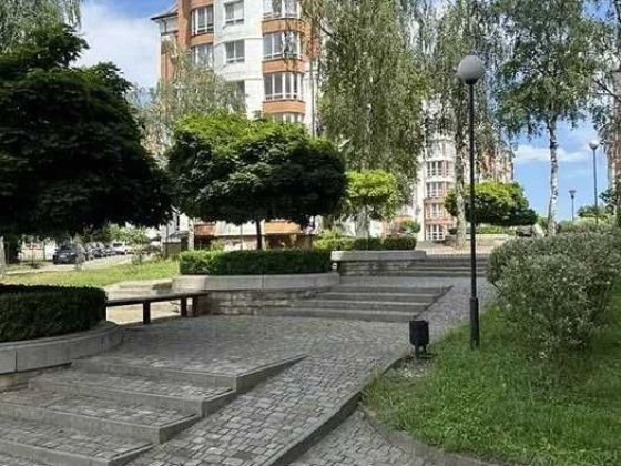 Продається 2 кім. квартира з ремонтом в ЖК "Калинова Слобода" район Озера Крихівці
