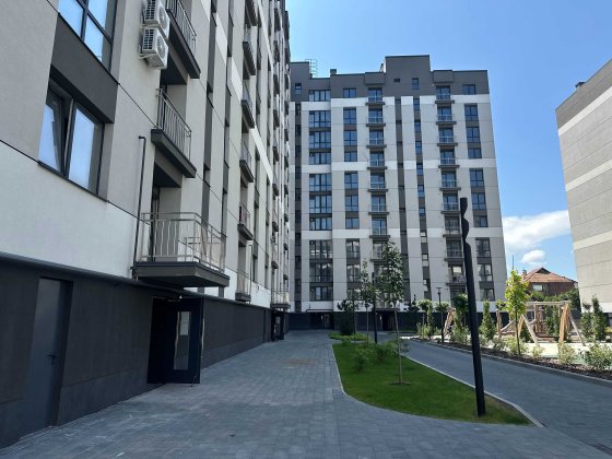 Продаж квартири, неподалік парку та озера, район БАМ, розтермінування Крихівці