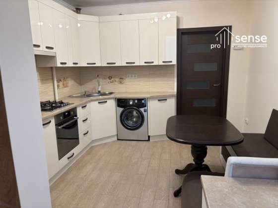 1 кімнатна квартира з ремонтом 44,6м, район Метро, Позитрон Вовчинець